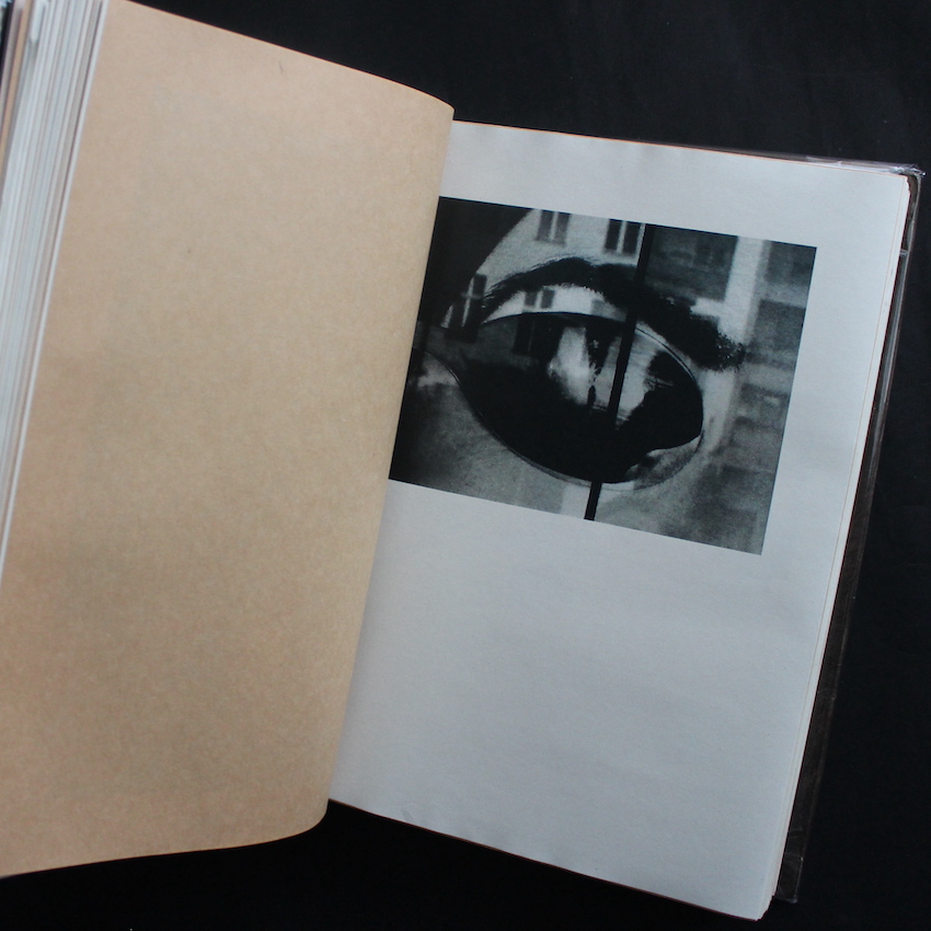 Berlin 沈思黙考 / Deep in Thought（Signed, 144／200） - 山脇 敏次